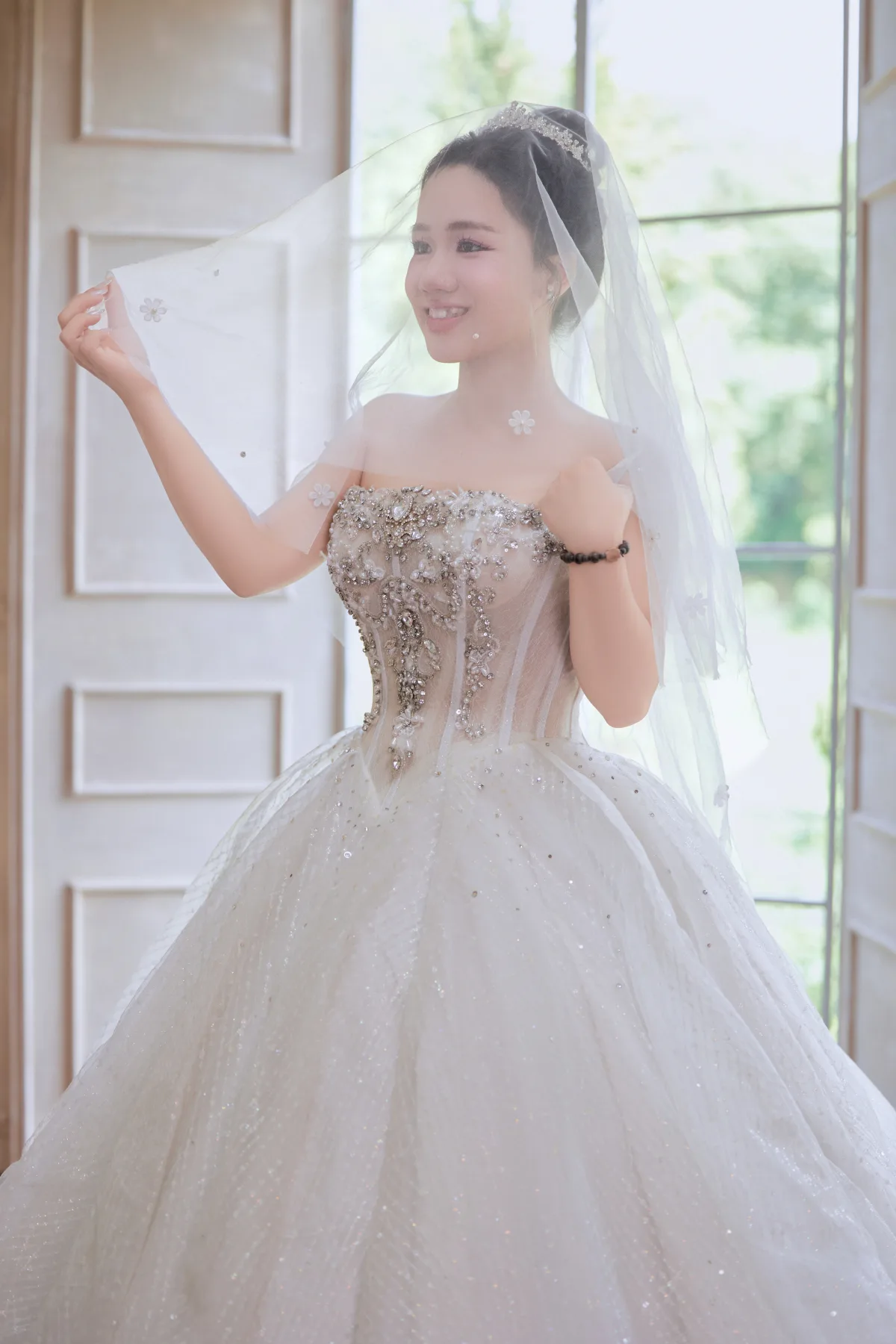 Chân dung cô dâu Khổng Huyền Trang