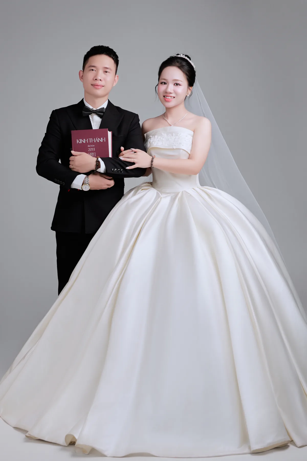 Lương và Trang cùng Kinh Thánh